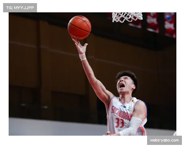 牛仔踢球手奥布里任意球稳健 多次关键得分锁定胜局