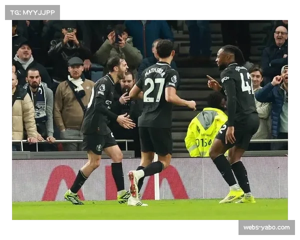 热刺两球落后逼平曼城西蒙斯四次关键传球成转折